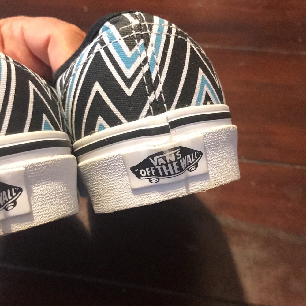 Vans - Picture 4 of 6